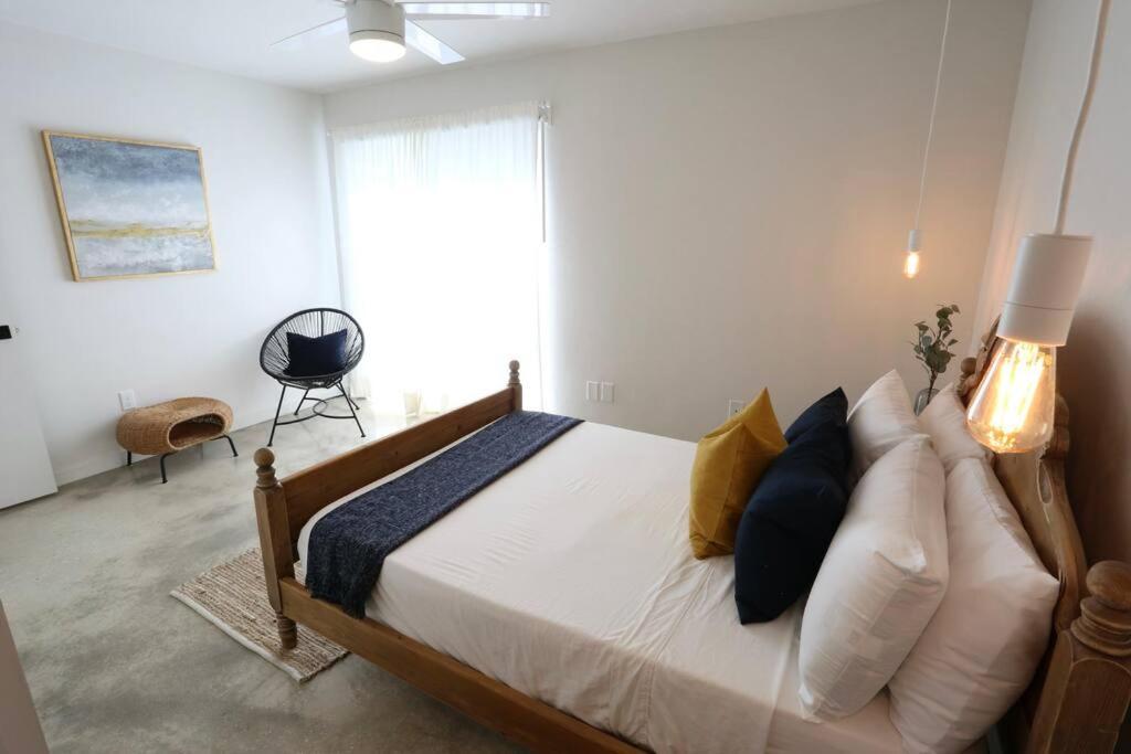 Concrete Suite 5 Min Walk To Shands Uf Gainesville Exterior photo