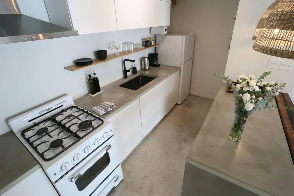 Concrete Suite 5 Min Walk To Shands Uf Gainesville Exterior photo