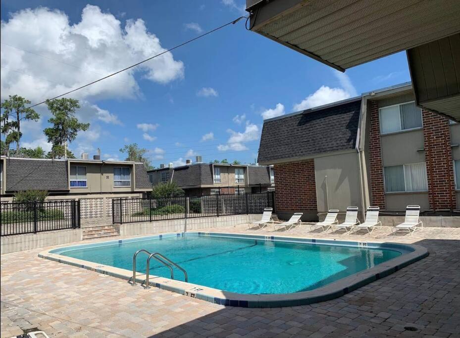 Concrete Suite 5 Min Walk To Shands Uf Gainesville Exterior photo