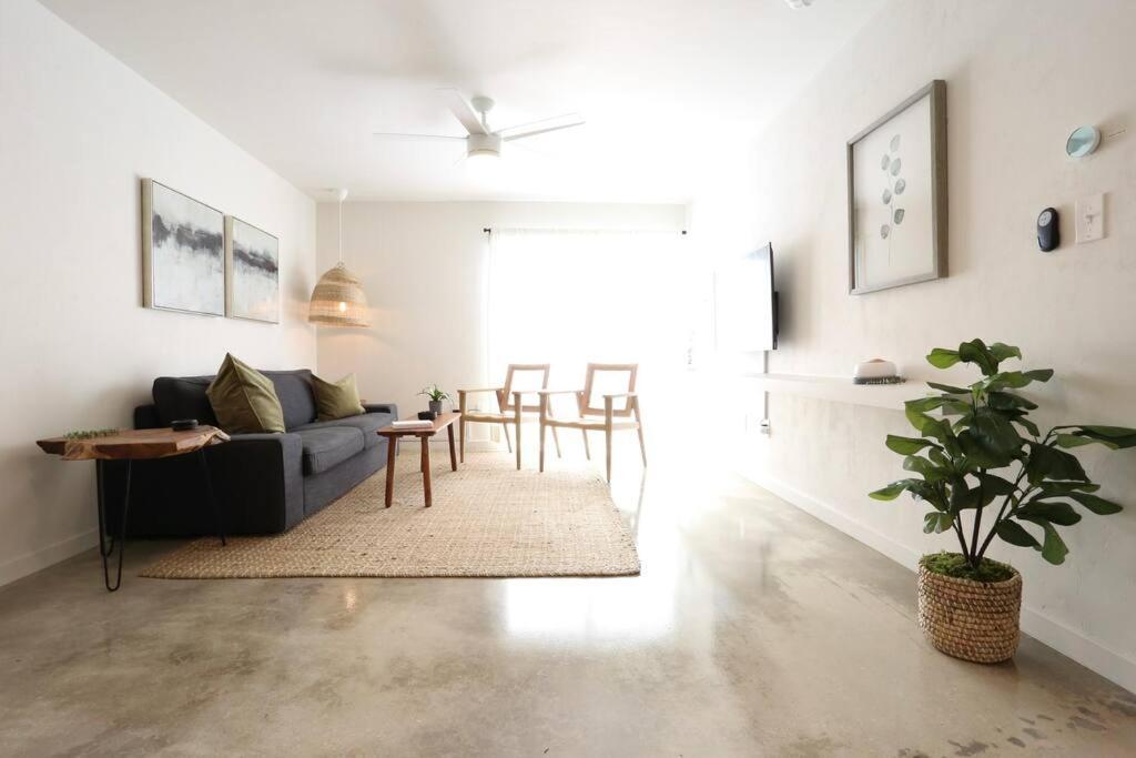 Concrete Suite 5 Min Walk To Shands Uf Gainesville Exterior photo