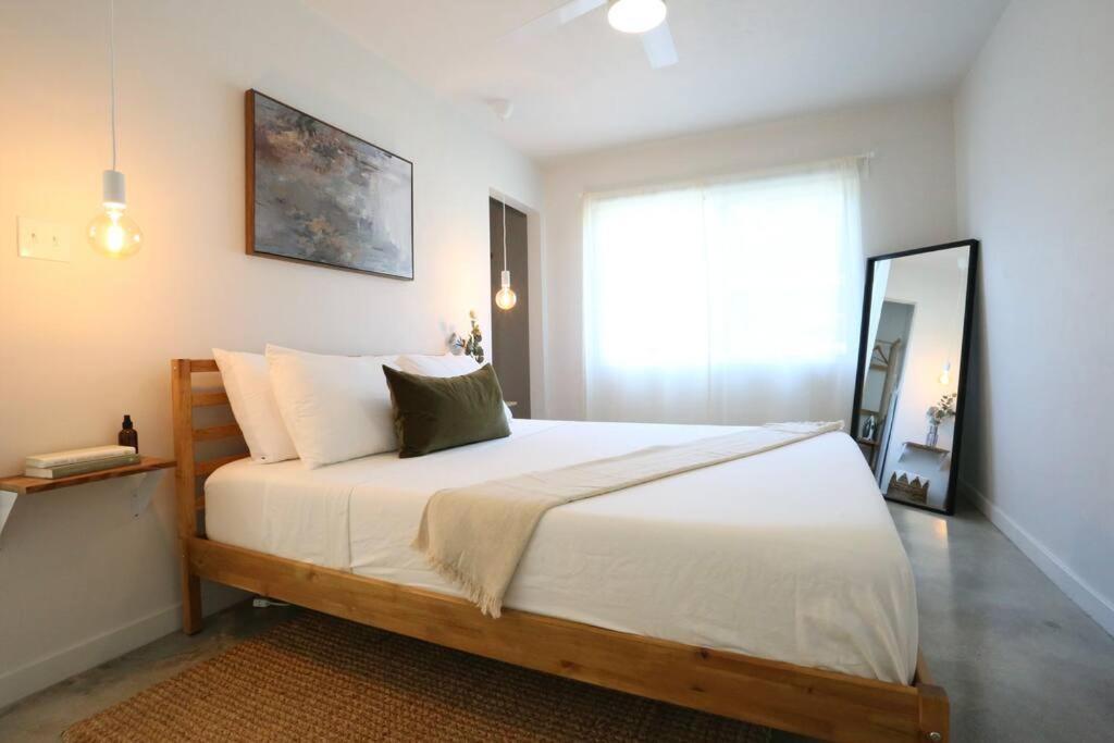 Concrete Suite 5 Min Walk To Shands Uf Gainesville Exterior photo